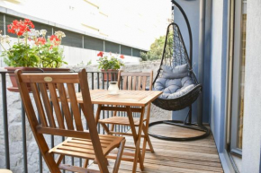 Peaceful & Cozy Studio w/ Balcony